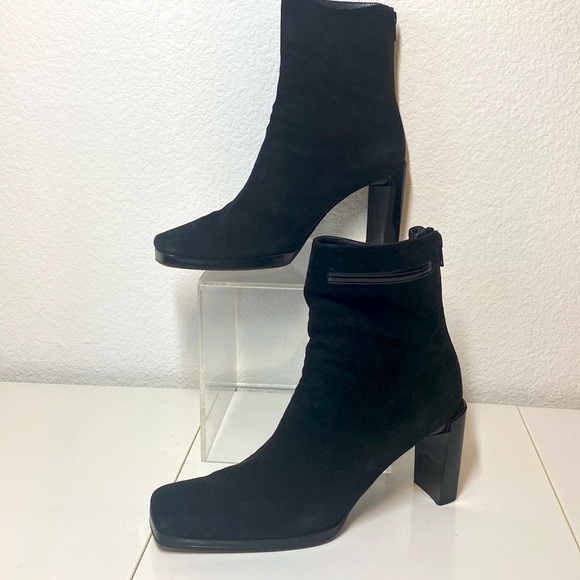Stuart Weitzman Black Suede Bootie Square Toe 10 - Picture 2 of 9